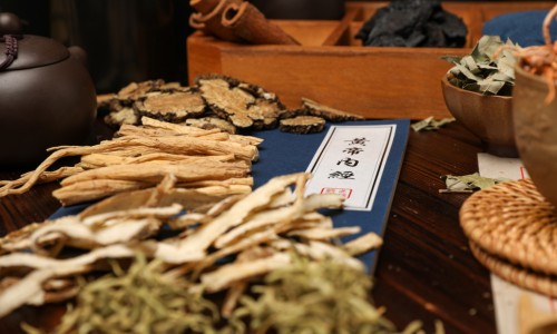 【吃完思密达后就不拉完事又拉】吃了思密达是不是拉绿色便便 - 吃完思密达后身上有红点点网